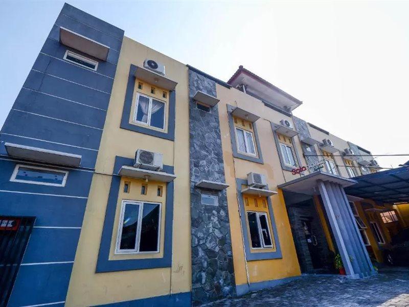 Super Oyo 2209 Solo Point Guest House Syariah Exterior photo