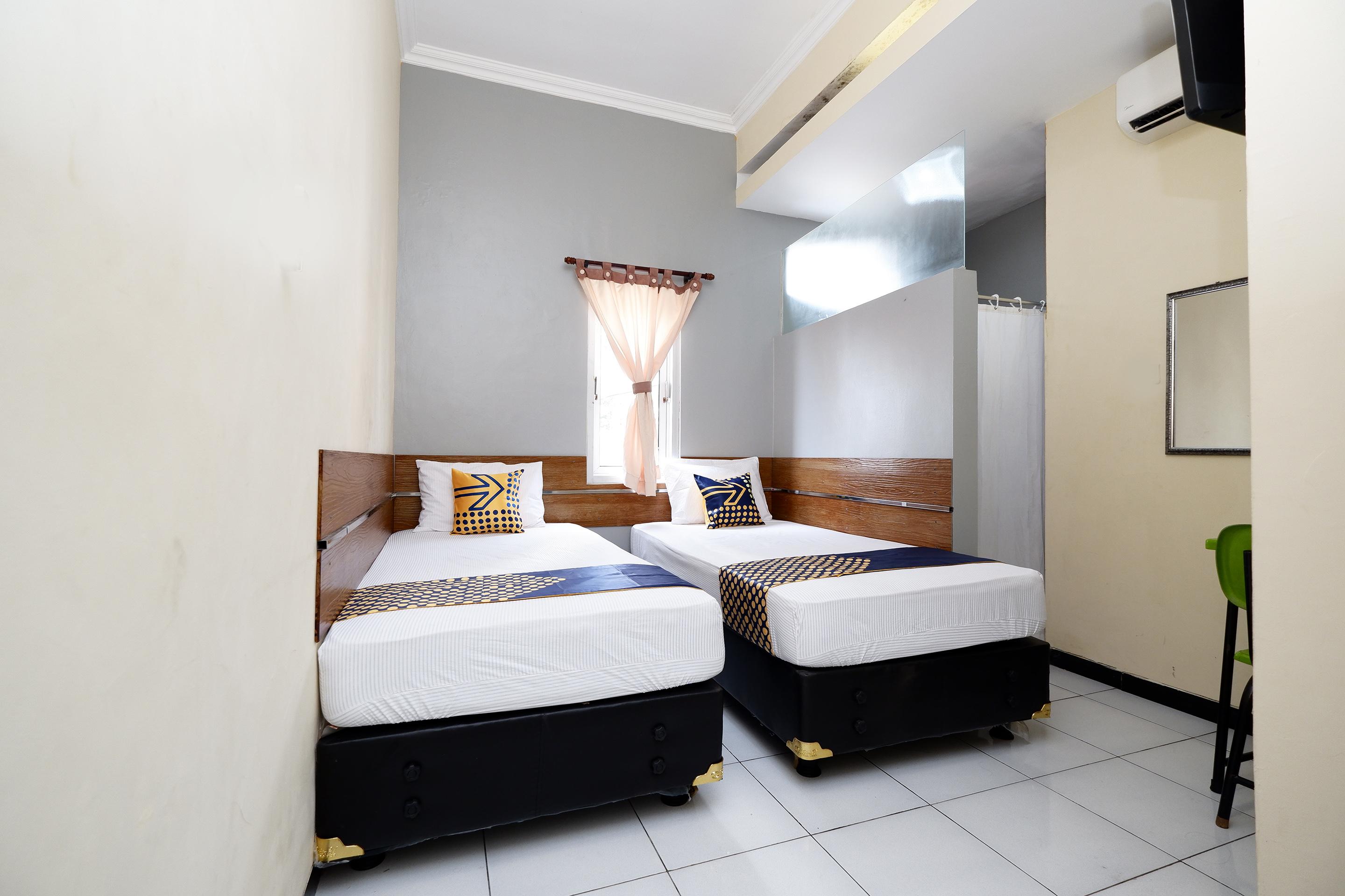 Super Oyo 2209 Solo Point Guest House Syariah Exterior photo