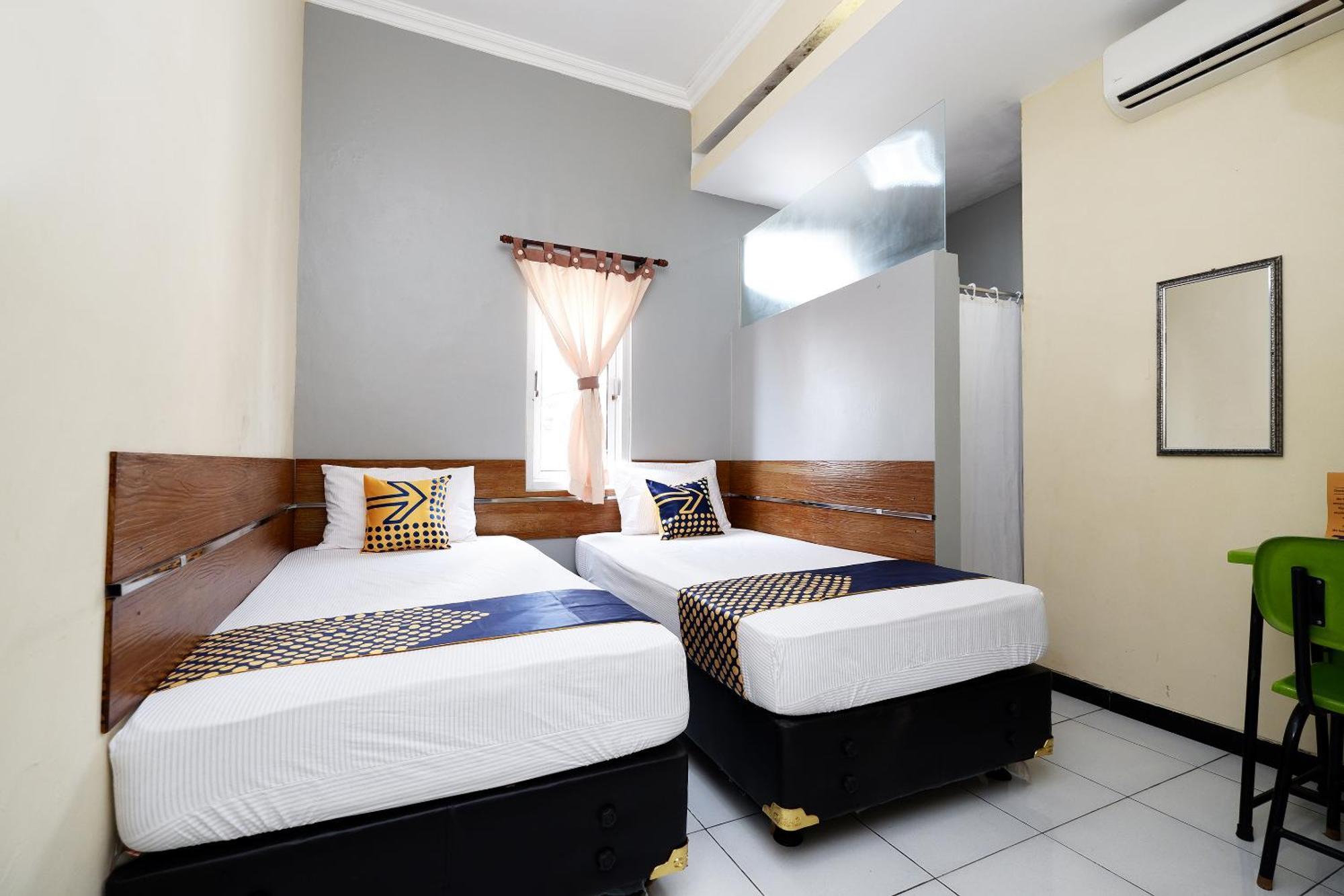 Super Oyo 2209 Solo Point Guest House Syariah Room photo