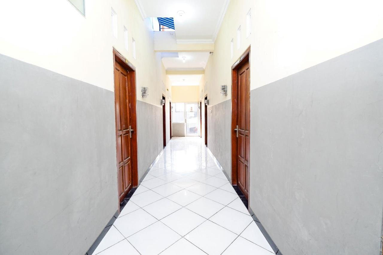 Super Oyo 2209 Solo Point Guest House Syariah Exterior photo